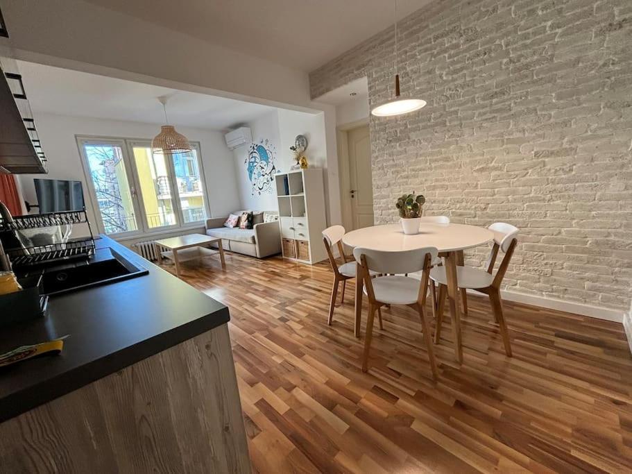 Family Friendly Downtown Apart โซเฟีย ภายนอก รูปภาพ